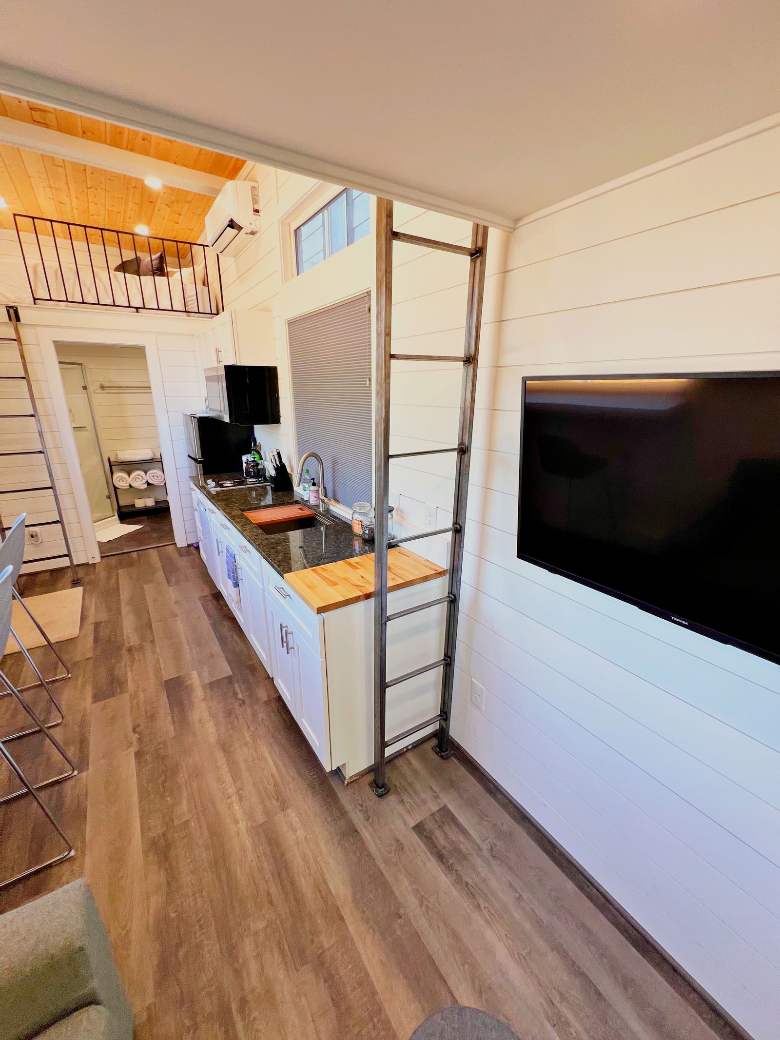 Modern 24ft Tiny Home – Fully Furnished & Move-In Ready - 1 bed, 1 bath, 250 sqft in Portland, Oregon